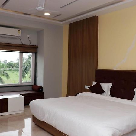 Hotel Savitri Signature Narsinghpur Exteriör bild