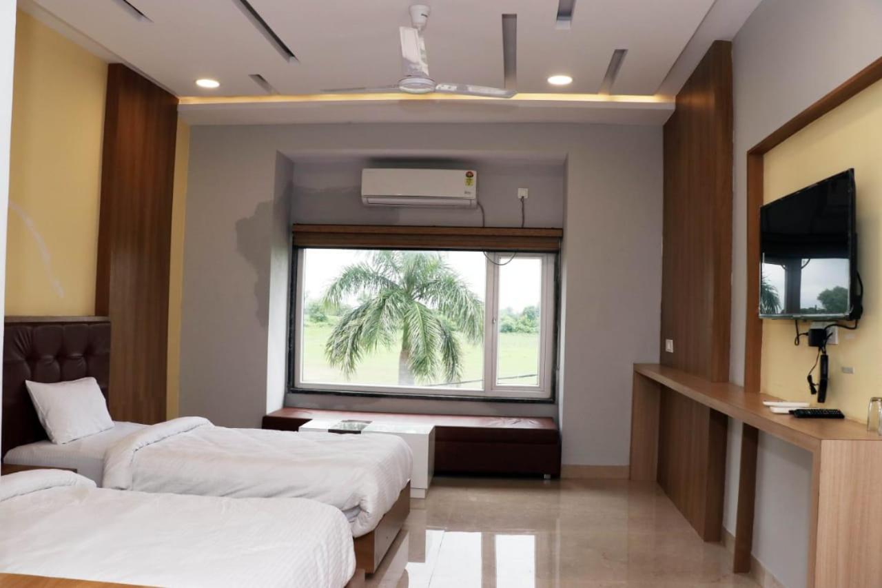 Hotel Savitri Signature Narsinghpur Exteriör bild