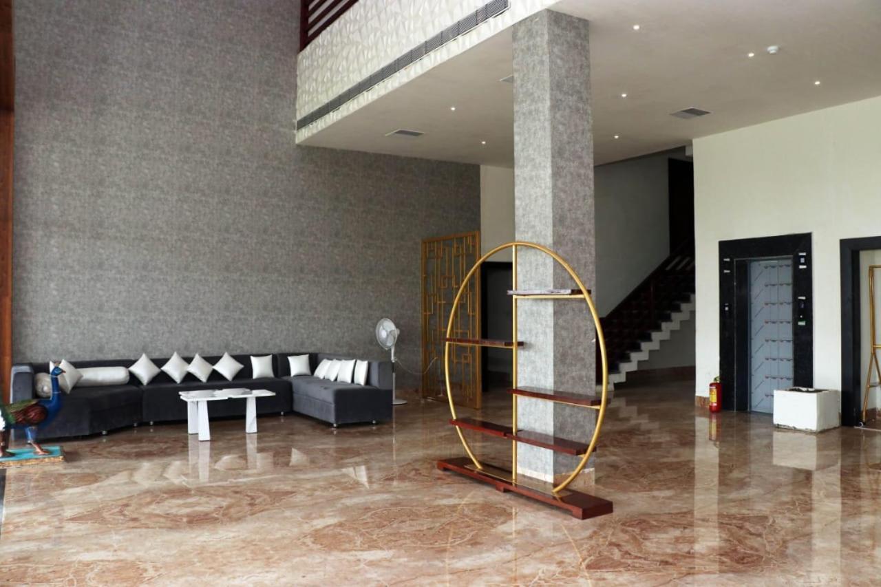 Hotel Savitri Signature Narsinghpur Exteriör bild